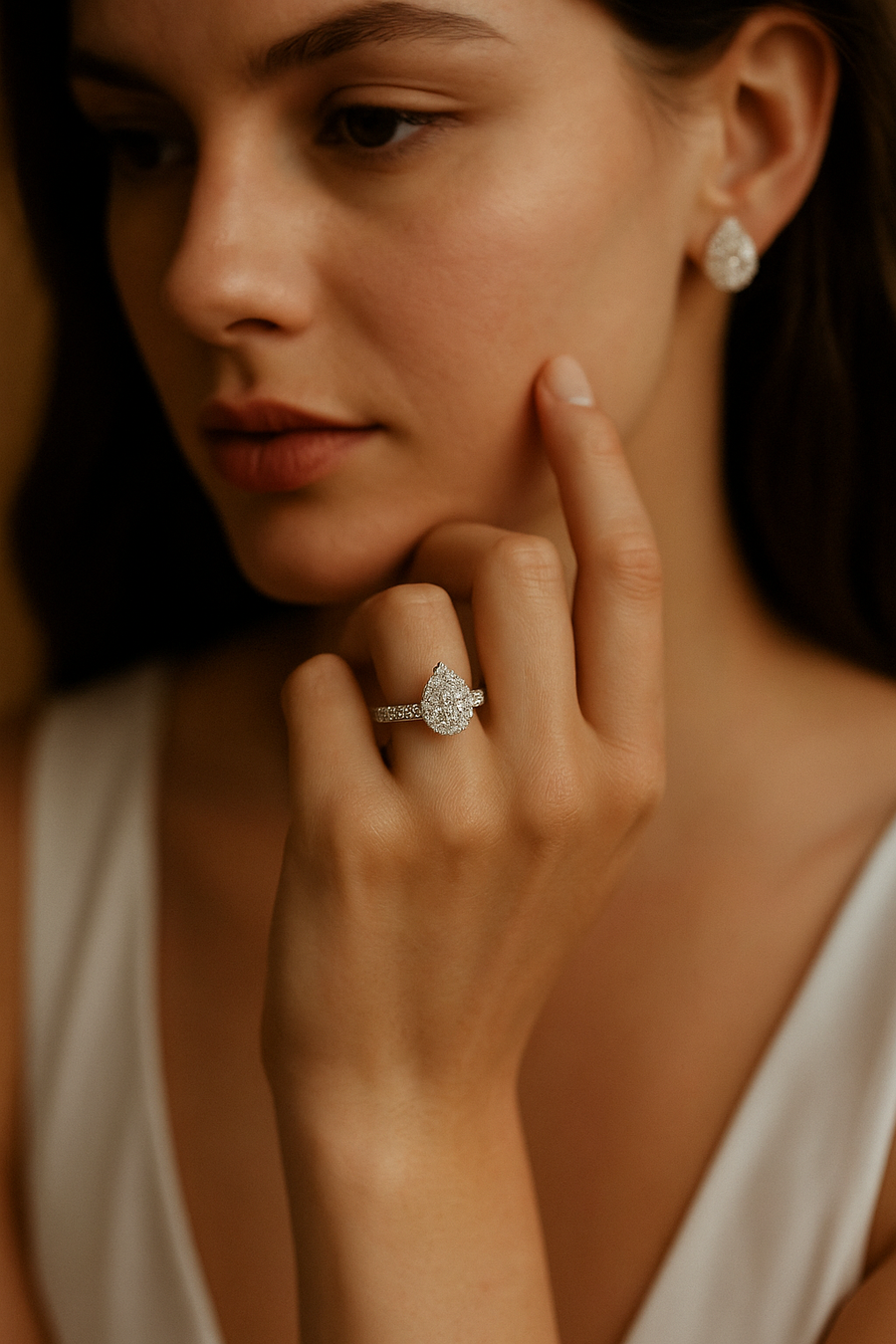 Pear Shape Diamond Ring Centre | ChatGPT Image Jun 12, 2025, 03_53_51 PM.png