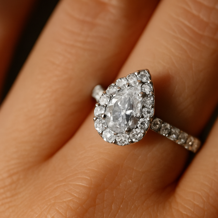 Pear Shape Diamond Ring Centre | ChatGPT Image Jun 12, 2025, 03_55_16 PM.png